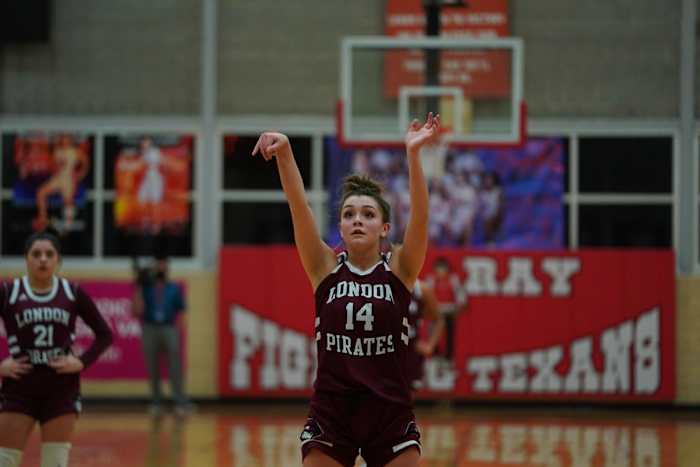 mathis-london-girls-basketball-playoffs00022